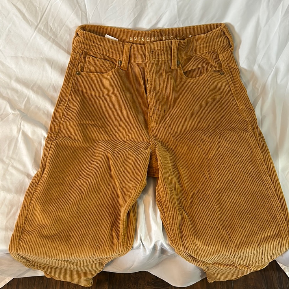 American Eagle Woman’s corduroy pants size 4